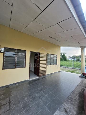 lot 2609 jln Jabar Meru.rmh bebas banjir..unit end lot..parking luas 1