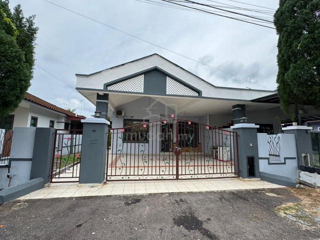 Taman Kiaramas Kluang Single Storey Semi D Cluster House for Sale 1