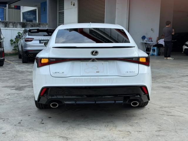 2022 Lexus IS 300 2.0 F Sport RED INT. 5A 33K KM - 4