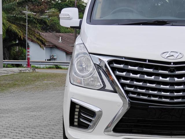 2017 Hyundai GRAND STAREX 2.5 ROYALE PREMIUM (A) - 4