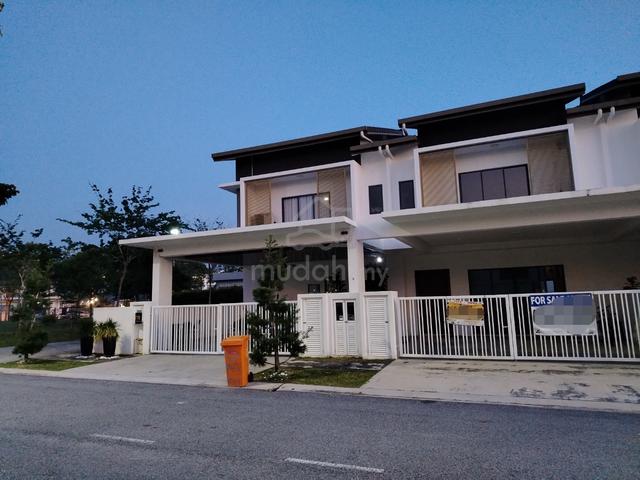 Double Storey next to corner open facing Seremban Sendayan Brand New 1