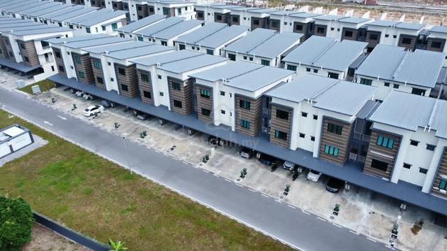 Green Acres 2 Moyan Townhouse For Sale | Lower Corner Unit | 3 Bedroom 1