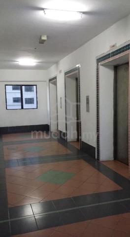Room with window at Vista Millennium Condominium Puchong Perdana 5