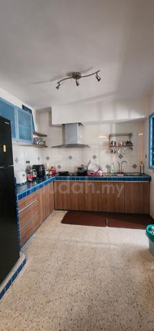 Newly Renovated Master Bedroom attached Bathroom with Aircon & Wifi 4