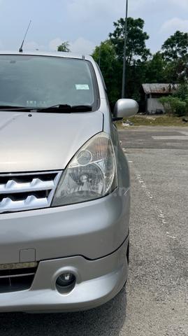 2011 Nissan GRAND LIVINA 1.8 PREMIUM/LUXURY (A) - 4