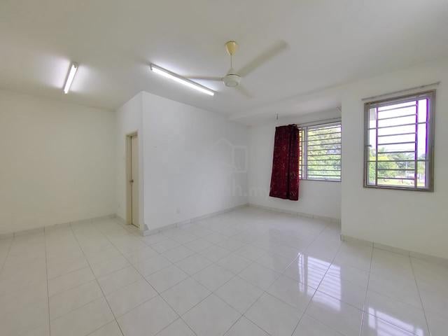 OPEN FACING Bandar Laguna Merbok Double Storey Terrace House FOR RENT 1