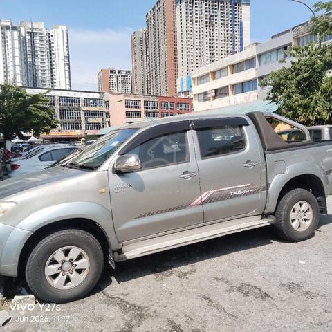 2011 Toyota HILUX 2.5 G FACELIFT (A) - 3