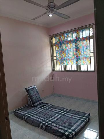 Empty room let kota kemuning (double storey) 1
