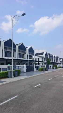 Eco Summer Eko Flora Charlton Type 2 Storey Terrace House 1