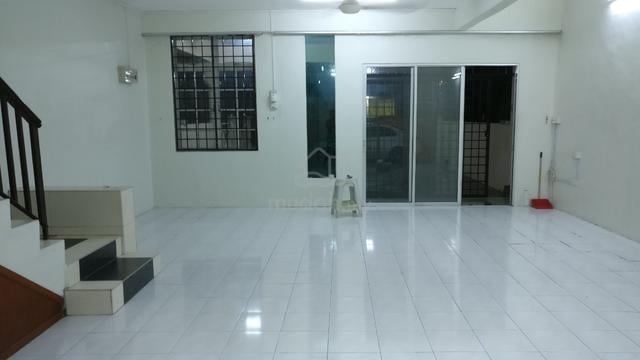 Rumah 2 Tingkat Sewa –  📍 Simpang Ampat 1
