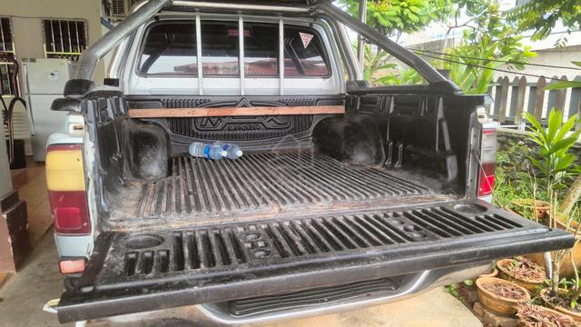 2002 Toyota HILUX 2.8 MY00 LN166R (M) - 3