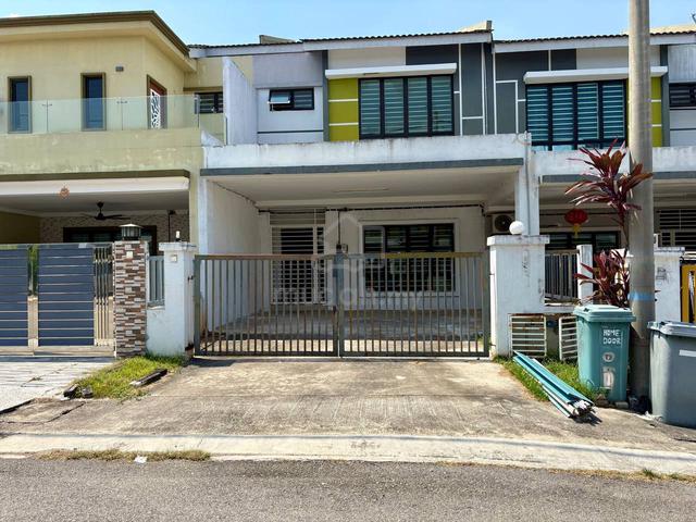 Freehold Non-Bumi 2 Storey Semenyih Park lands 4R4B | 400K Only! 1