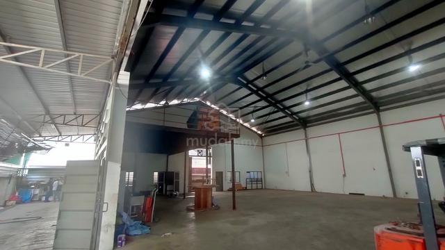 Warehouse factory Perindustrian Bukit Serdang,Seri Kembangan,Selangor 1