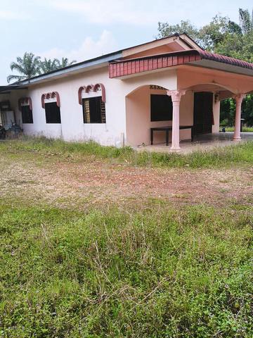 Kesang Muar Bungalow House for Rent (Foreign Workers Are Welcome) 1