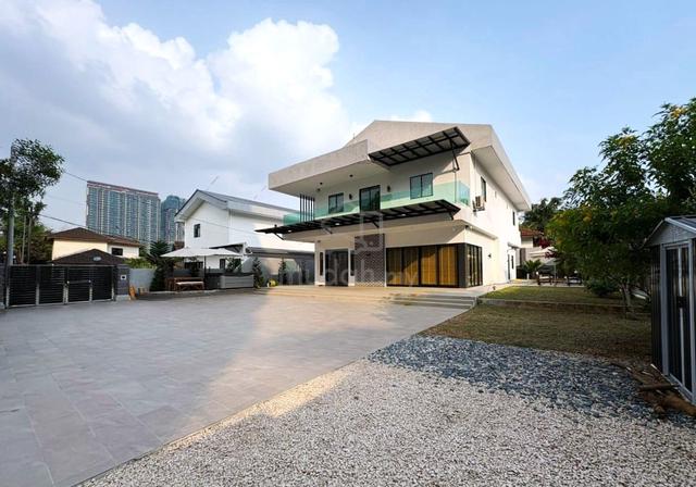JB Town Kampung Mahmoddiah 2 Storey Bungalow 6 Bedrooms near Nong Chik 1