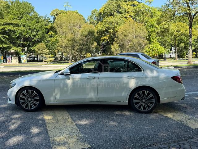 2017 Mercedes Benz E250 EXCLUSIVE LOW MILLEAGE! - 4
