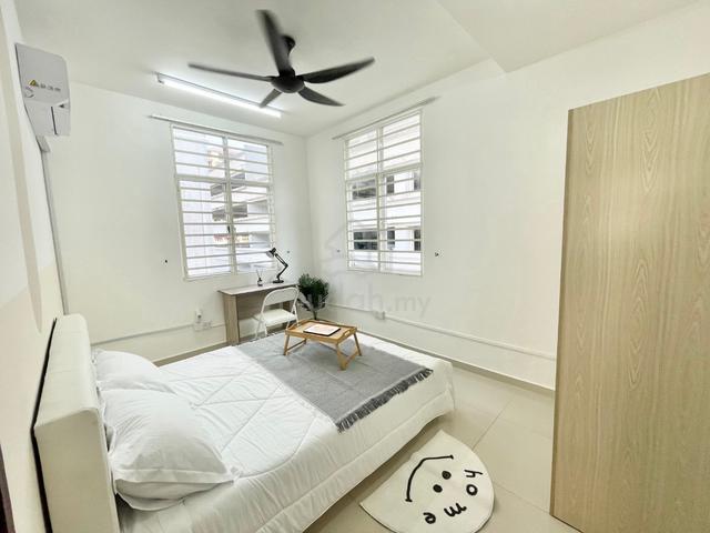 Rare unit middle room in landed for rent sungai ara spice bayan lepas 1