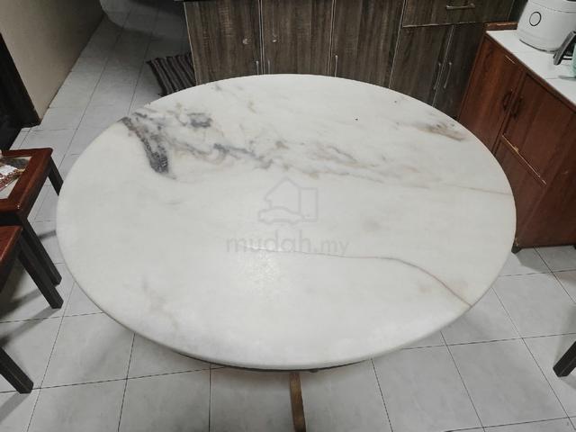 Dining table with four chairs  - photo 3 of 6