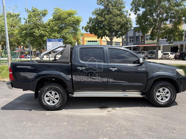 2011 Toyota HILUX 2.5 G FACELIFT (A) - 3