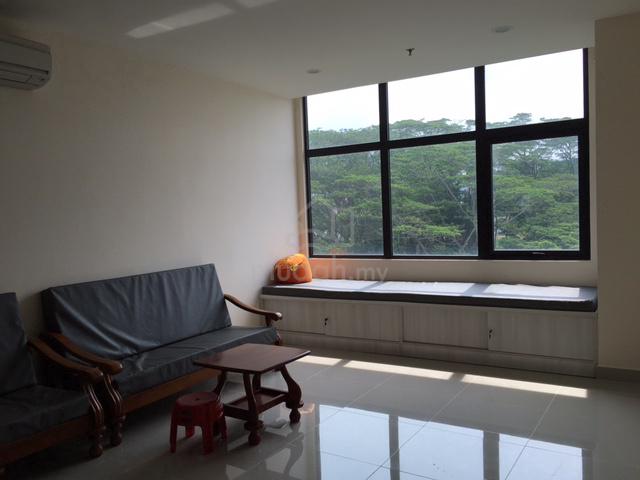 E Suite-Designer Suite @ Emerald Avenue 1