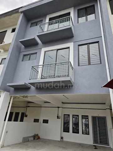 3 storey terrace house 1