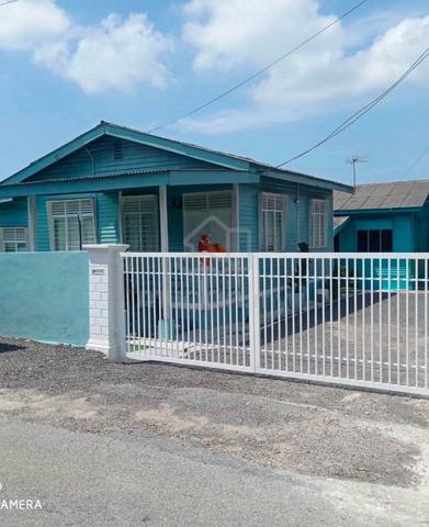 (Tengah Bandar) Lot Banglo Bukit Sekilau dengan 4 unit rumah kayu 1