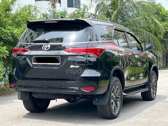 2017 Toyota FORTUNER 2.7 SRZ/ F.S.R/ 1Own/ 3yWrty! - 3