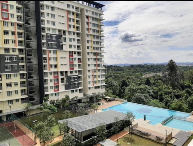 NICE ROOM AT SUASANA DAMAI(WALKING DISTANCE TO MRT BELOW 10minutes) 1