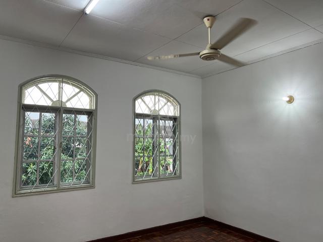 USJ 14 - Freehold, Spacious double storey 4 bedrooms house for sale 1