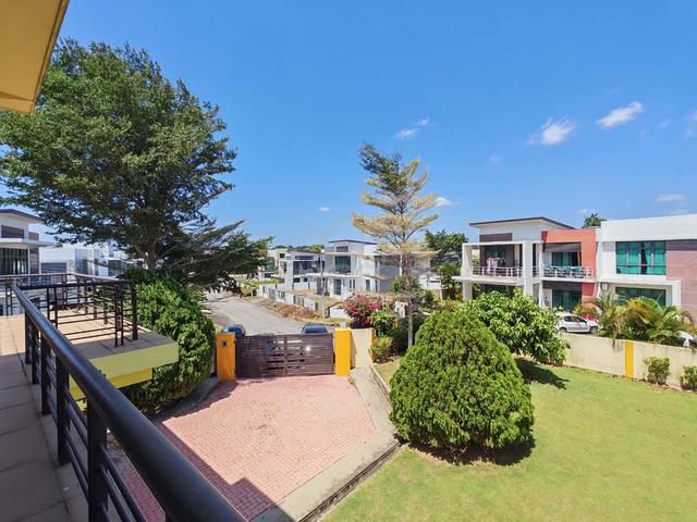 BIG 10958sf Double Storey Bungalow Vista Kirana Ayer Keroh Melaka 1