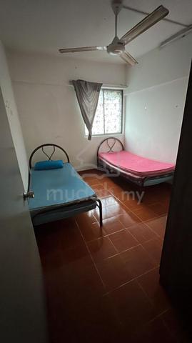 Single / Sharing Room At Vista Angkasa 1