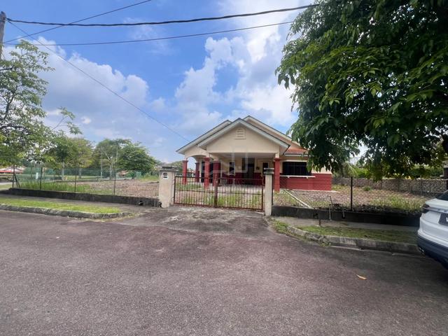 Banglo Setingkat (Corner Lot) Taman Bukit Bayu, Sungai Lalang 1
