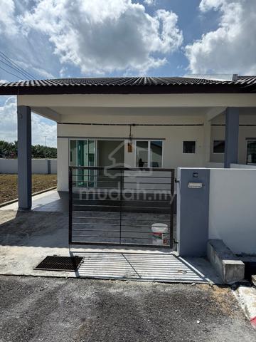 Rumah Teres Setingkat Corner Lot Luas 1