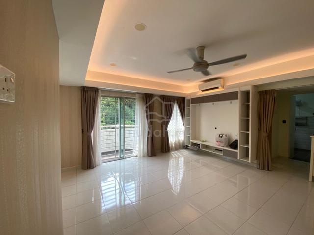 Estana Court 1