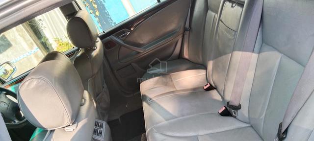 Mercedes Benz E240 AVANTGARDE PG low mileage best - 3