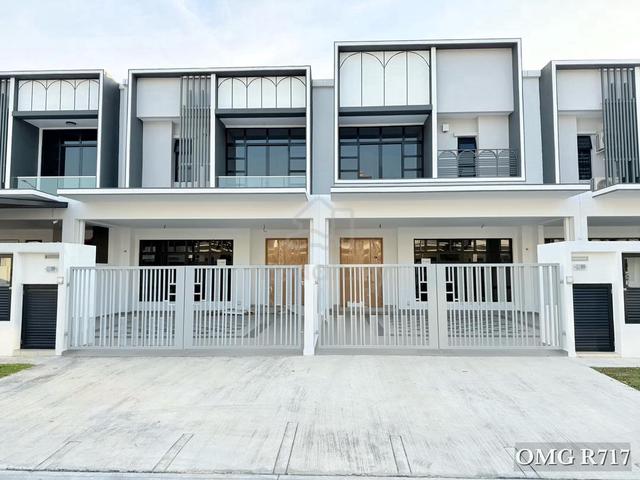 22x75 Brand New Bare Unit Setia Alam, Musika Home 1