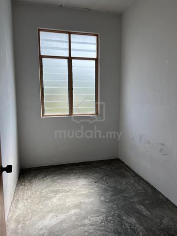 Rumah untuk dijual area parit raja 4