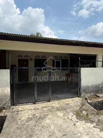 Selangor Dengkil Leasehold 1-Storey Terraced House For Sale 1