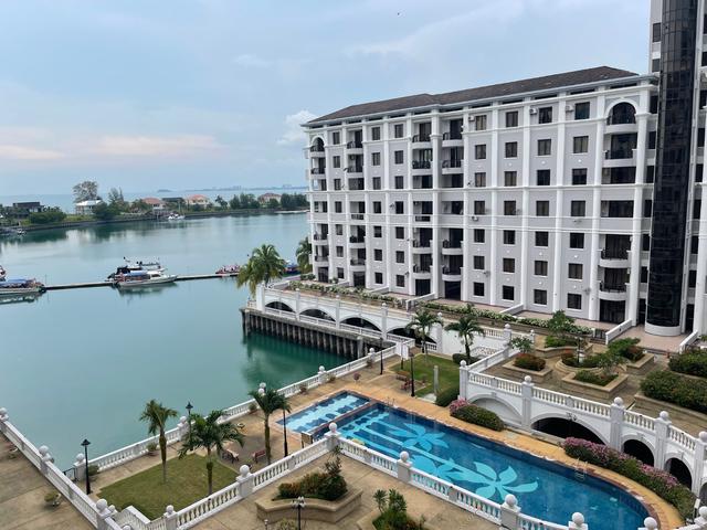 Marina crescent beside admiral cove and club Offer price 1
