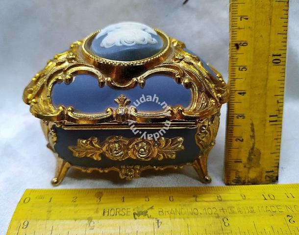 Carousel Image