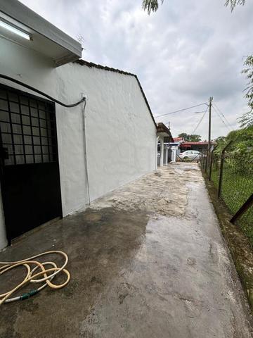 end lot v 10 ft land Single Storey full loan Taman Universiti Skudai 1