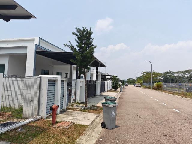 Kangkar Pulai amber hill Single Storey Cluster Full loan Mutiara indah 1