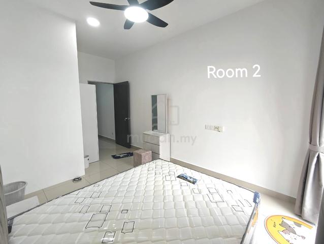 Room For Rent 🔥 Trellis Residence @ 3 mins to CIQ 1