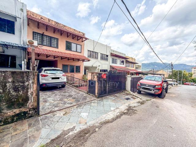 RARE UNIT! GOOD CONDITION 3.5 Storey Terrace Taman Kesuma, Ampang 1