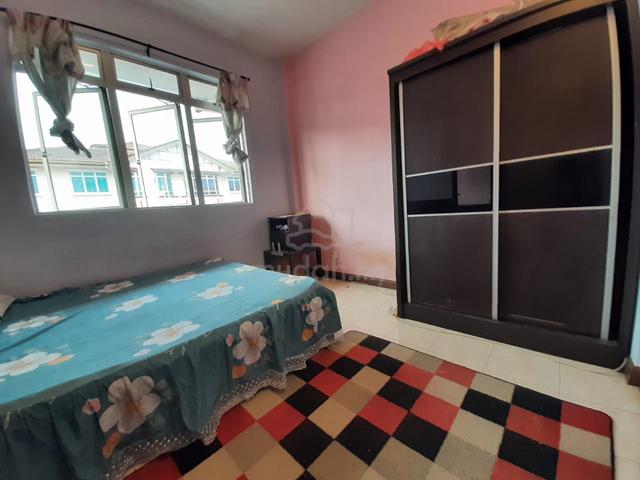 Medium Room in D’Shire Villa, Kota Damansara 1