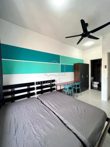 MASTER ROOM for rent, walking distance to lrt , female muslim 1