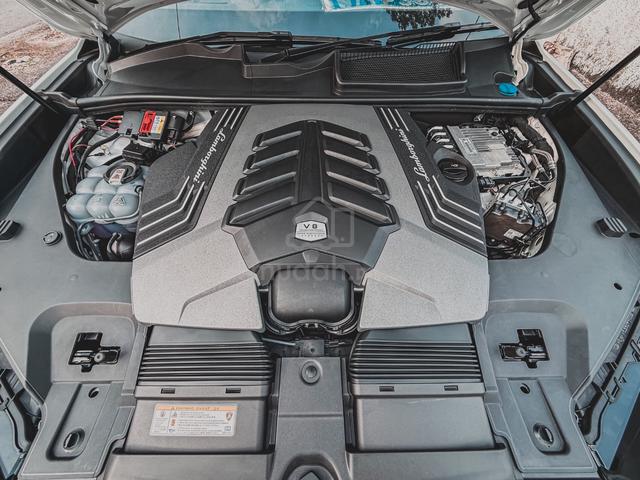 EXCLUSIVE 4SEAT AKRAPOVIC 22 Lamborghini URUS 4.0 - 5