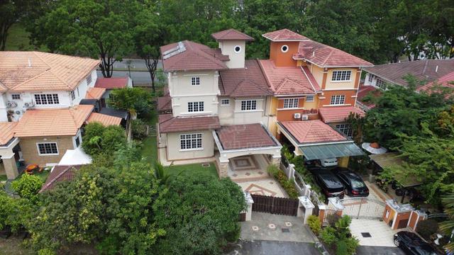 3 Storey Semi D Jalan Kuarza Seksyen 7 Shah Alam 1