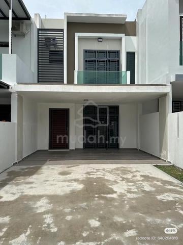 Double Storey House 4Bedrooms Partial Furnished @ Danga Sutera 1