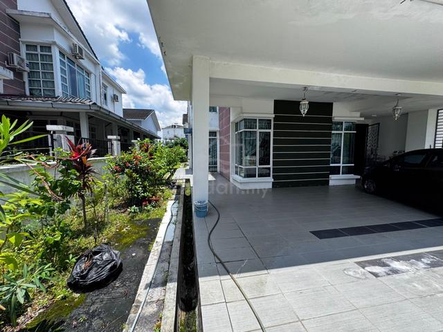 Taman Universiti Double Storey Semi Detached House 4bed Johor Bahru 1